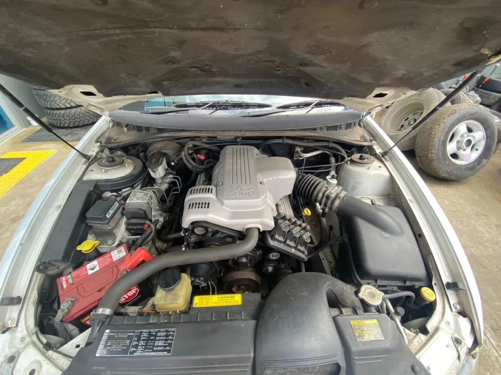 Car Wrecking - Holden Commodore 2004 White Auto Petrol