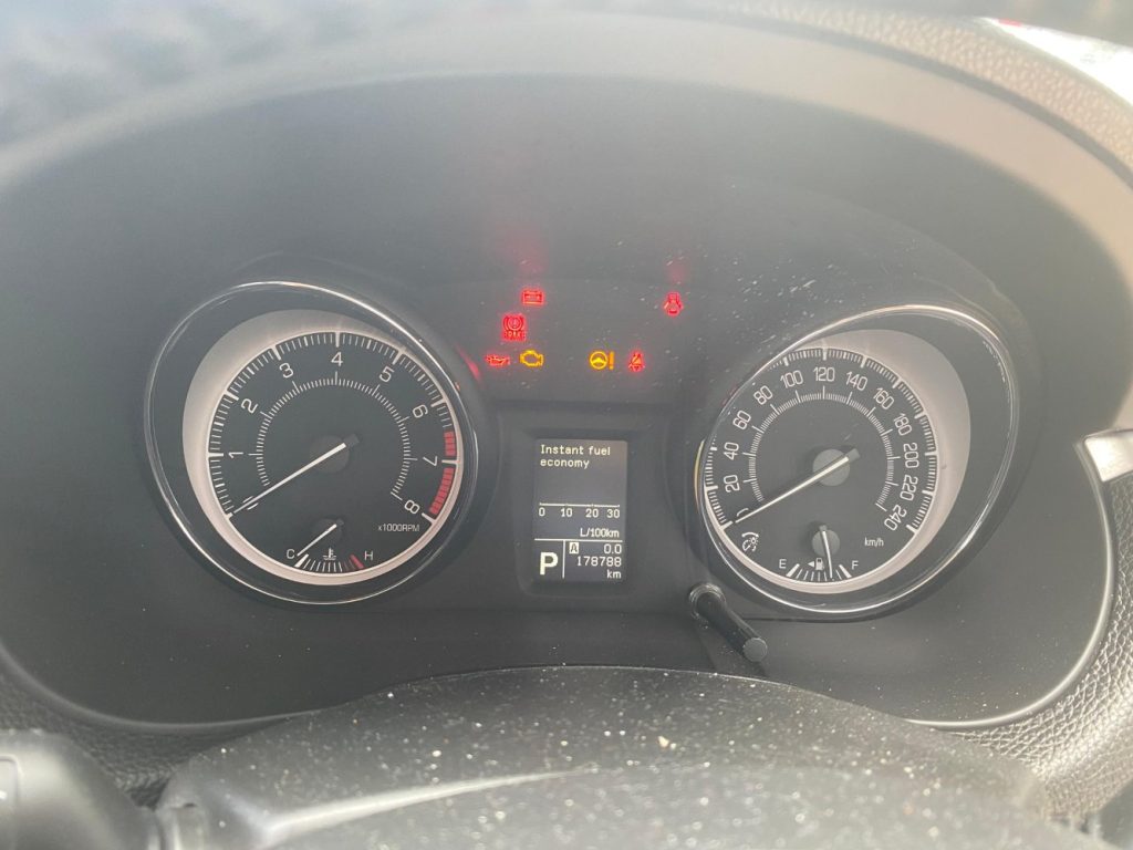 Car Wreckers - Suzuki Kizashi 2010 Silver Auto Petrol