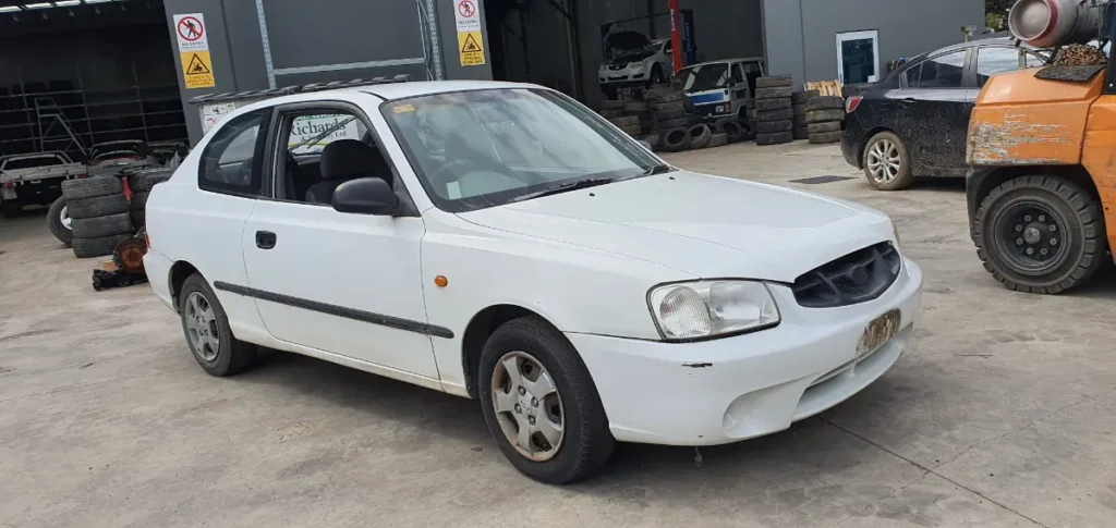 Car Wrecking - Hyundai Accent 2001 White Auto Petrol