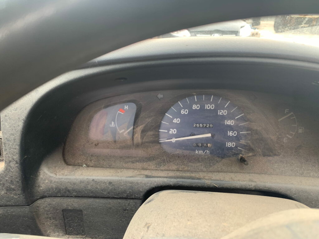 Car Wreckers - Toyota Hilux 2004