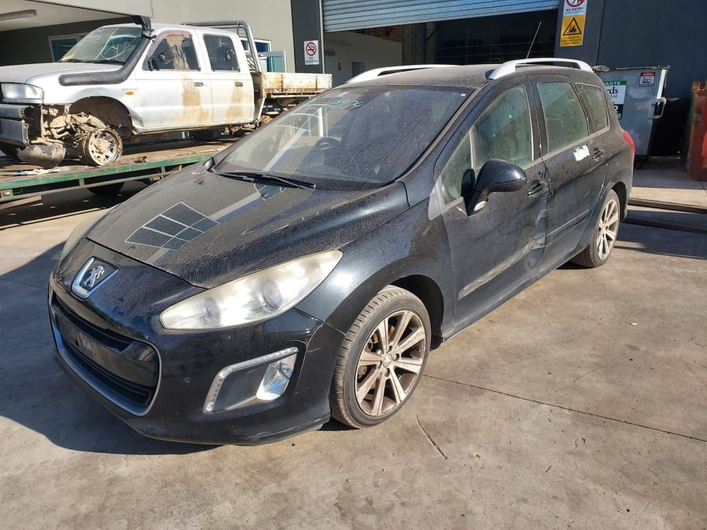 Car Wreckers - Peugeot 308 2011