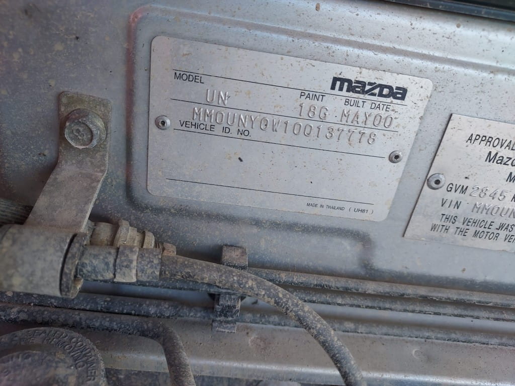 Car Wreckers - Mazda Bravo 2000