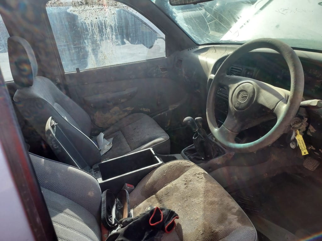 Car Wreckers - Mazda Bravo 2000