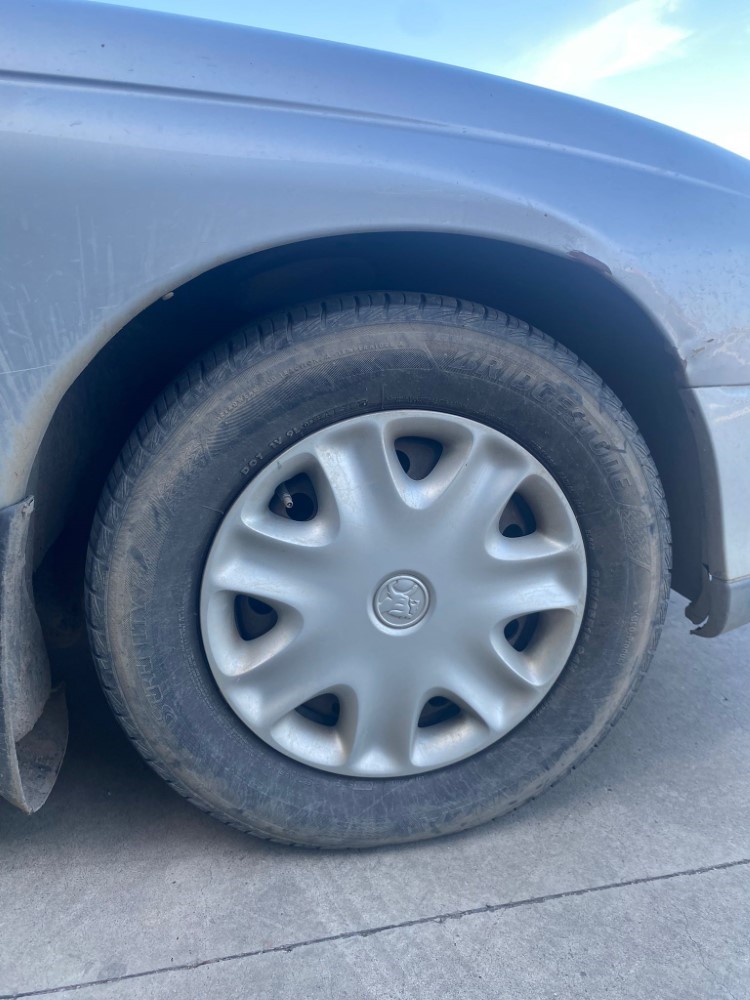 Car Wreckers - Holden Commodore 2000