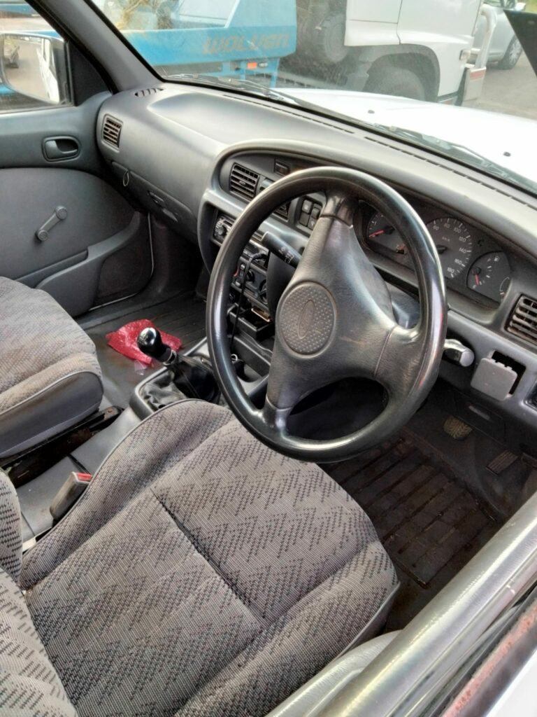 Car Wrecking Ford Courier 1999 6