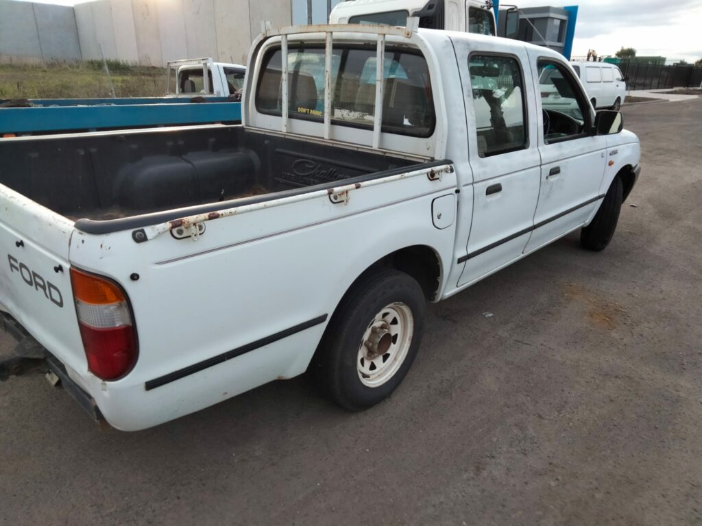 Car Wrecking Ford Courier 1999 4