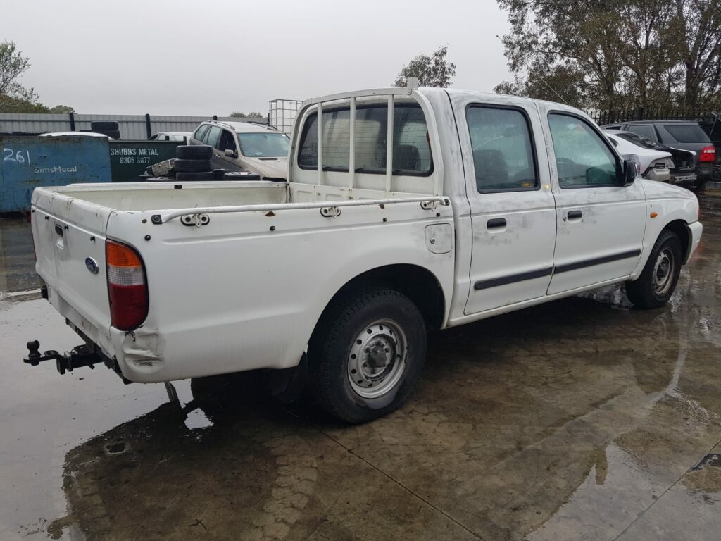 Car Wrecking Ford Courier 2002 4