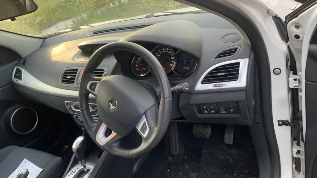 Car Wrecking Renault Fluence 2012 6