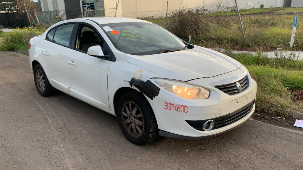 Car Wrecking Renault Fluence 2012 4
