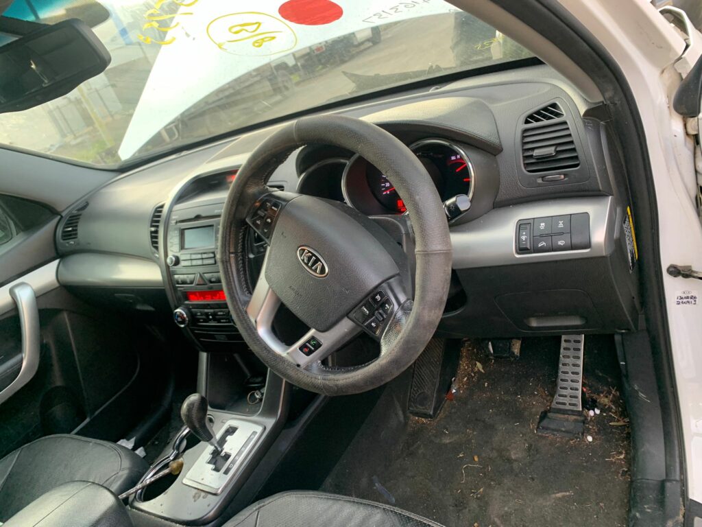 Car Wrecking Kia Sorento 2011 1