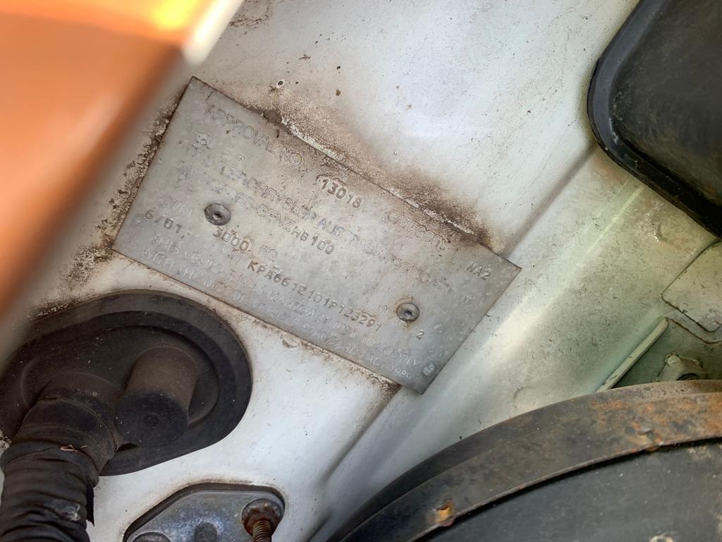 Car Wrecking Mercedes Benz 2001 MB100D 3