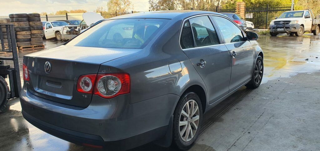 Car Wrecking Volkswagen Jetta 2011 4