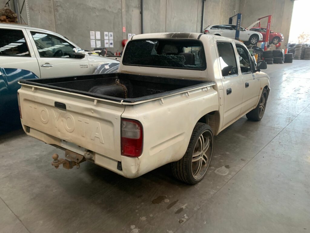 Car Wrecking Toyota Hilux 1997 5