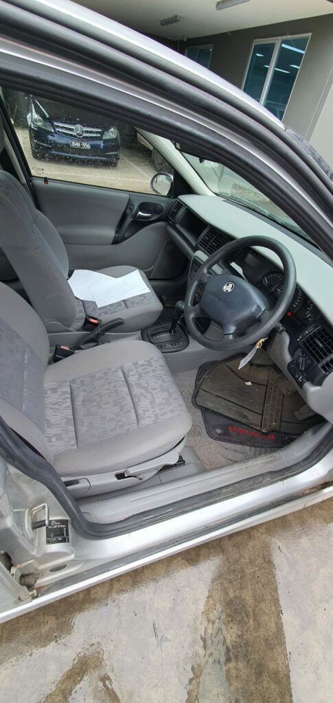 car wrecking - HOLDEN VECTRA 2001