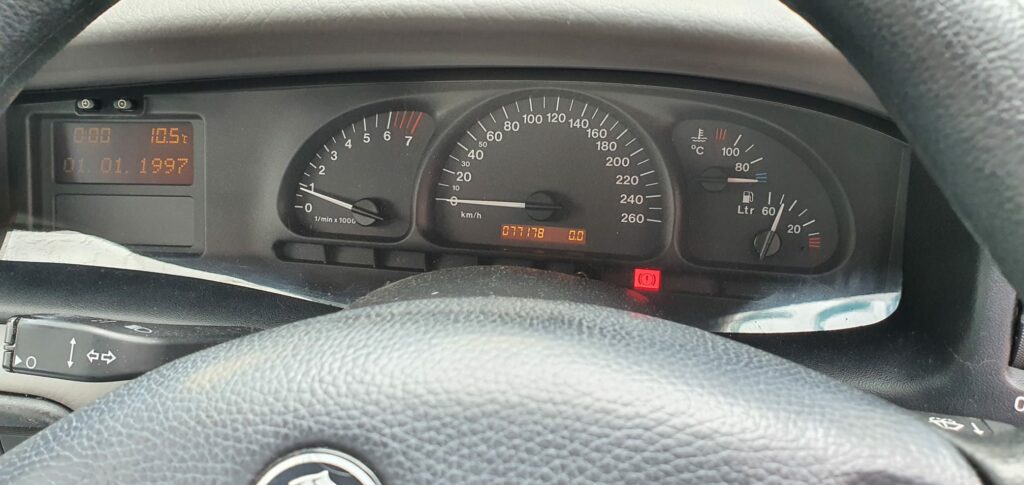 car wrecking - HOLDEN VECTRA 2001