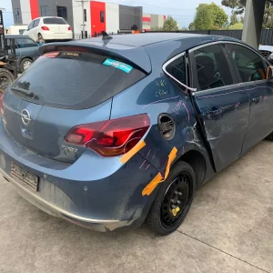 car wrecking - OPEL ASTRA 2013