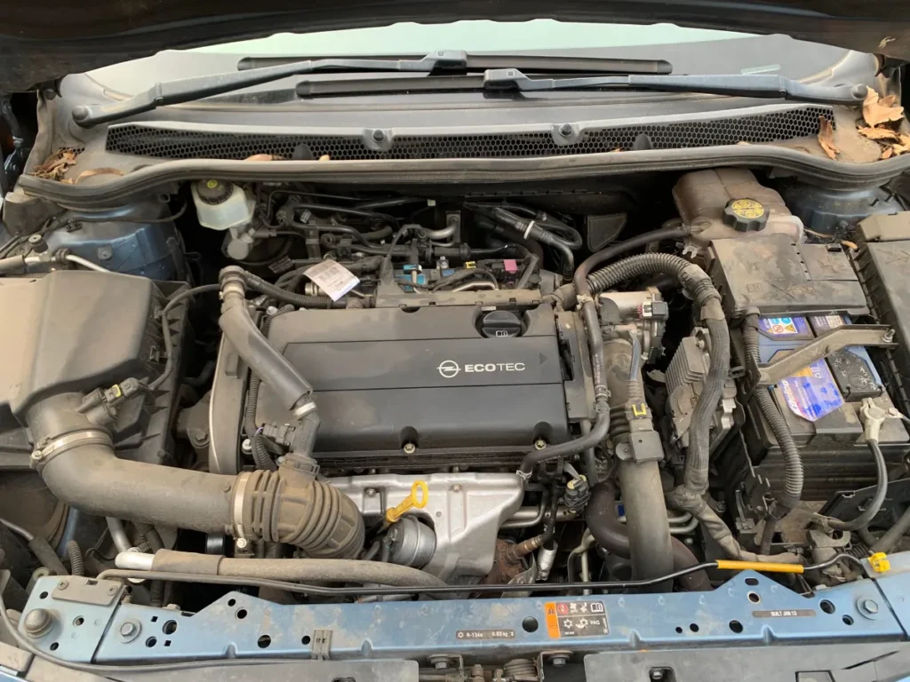 car wrecking - OPEL ASTRA 2013