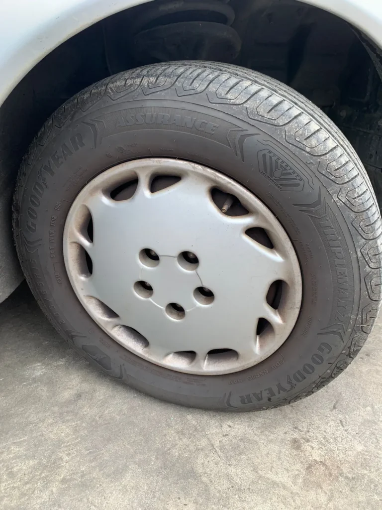 car wrecking - MITSUBISHI MAGNA 1996