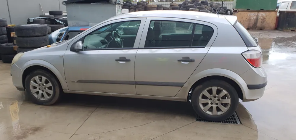 Car Wrecking - Holden Astra