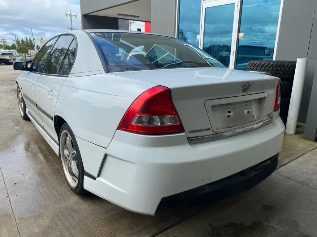 Car Wrecking - Holden Commodore 2004 White Auto Petrol