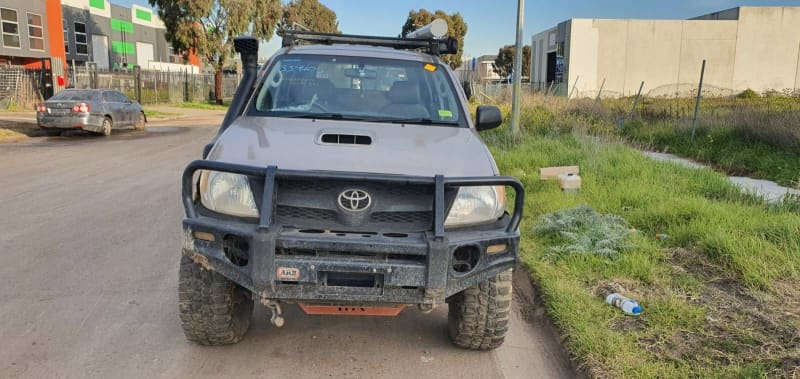 Car Wrecking Toyota Hilux 2005 8