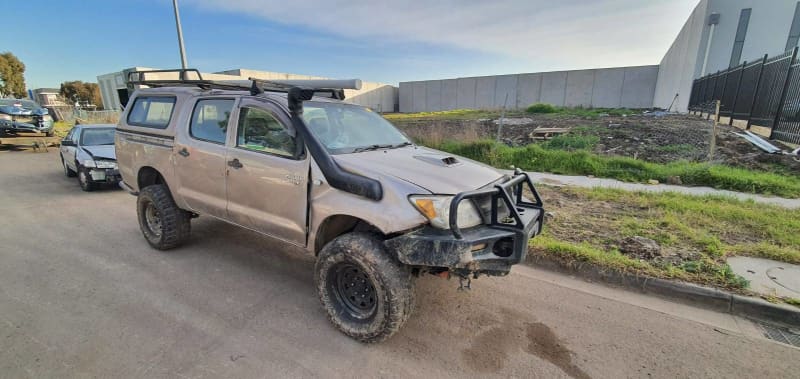 Car Wrecking Toyota Hilux 2005 2