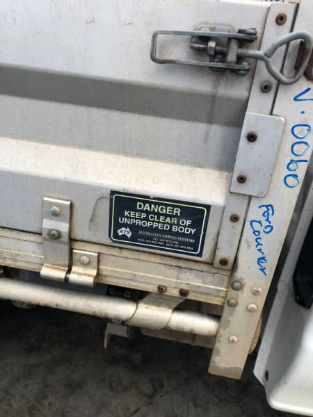 Car Wrecking Ford Courier 2002 5