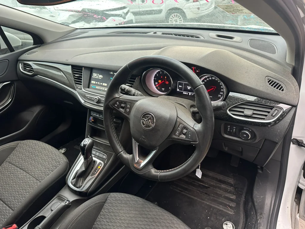 Holden Astra 2018 White Auto Petrol