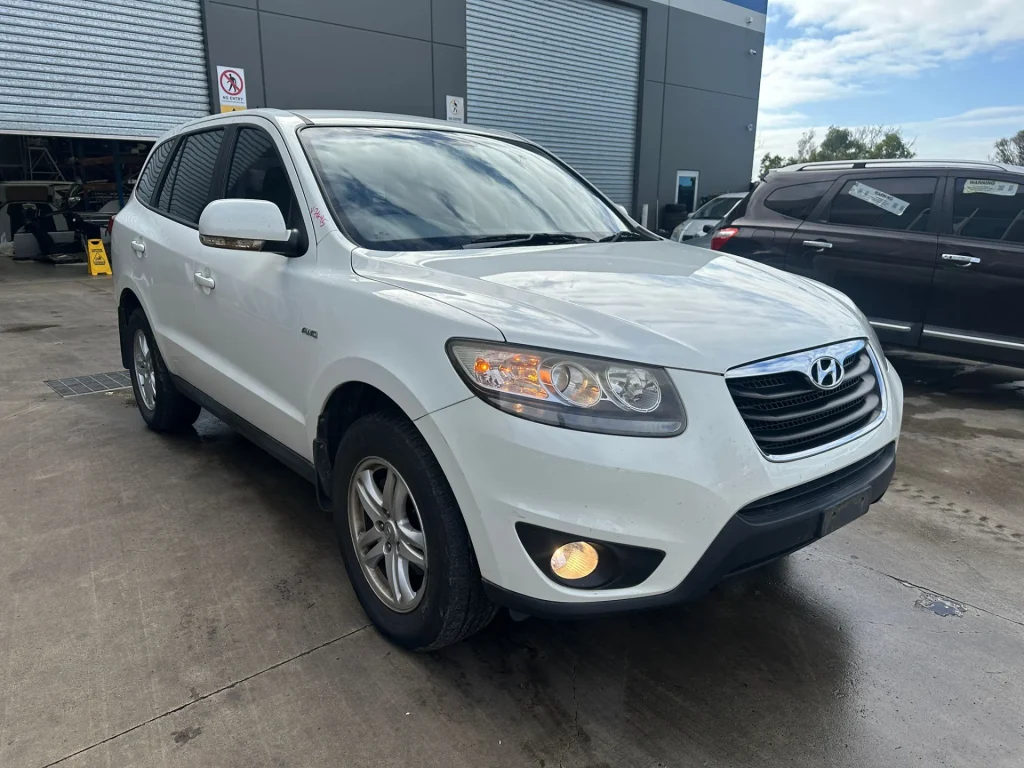 Hyundai Santa Fe 2011 White Auto Diesel