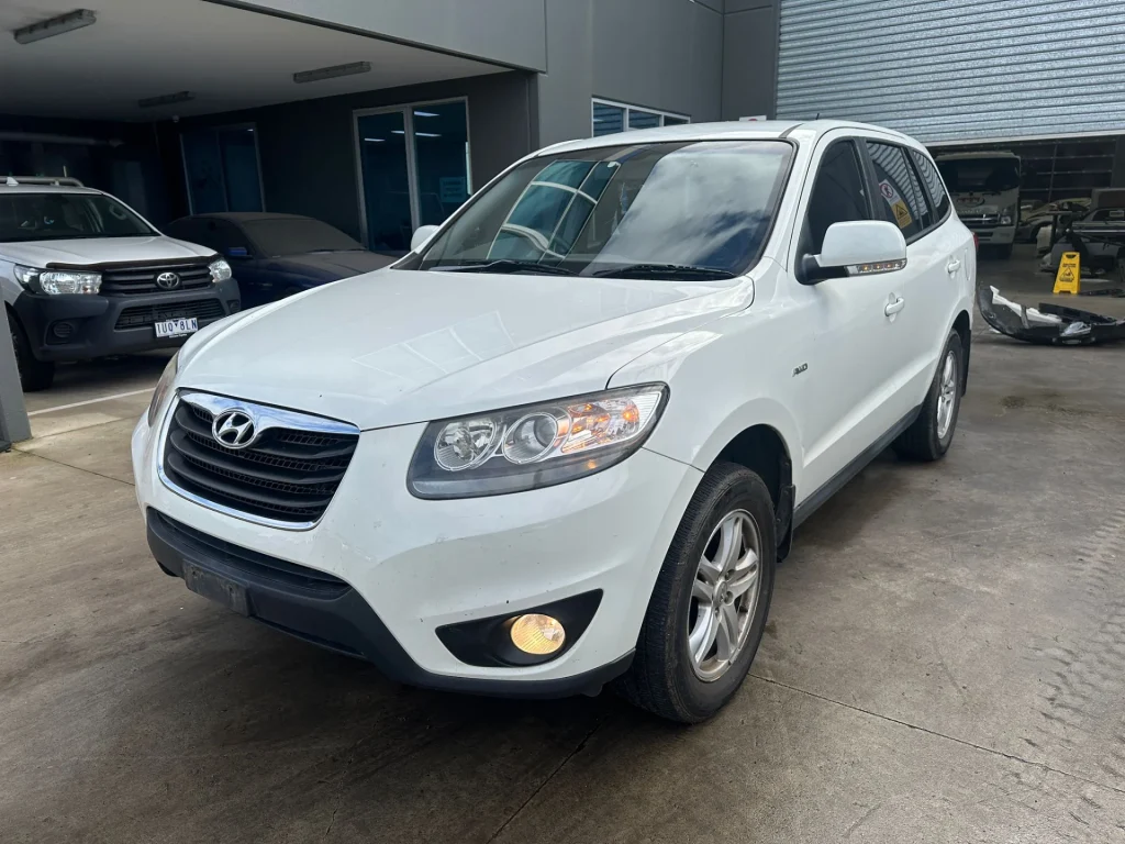 Hyundai Santa Fe 2011 White Auto Diesel