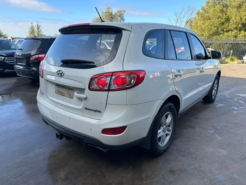 Hyundai Santa Fe 2011 White Auto Diesel