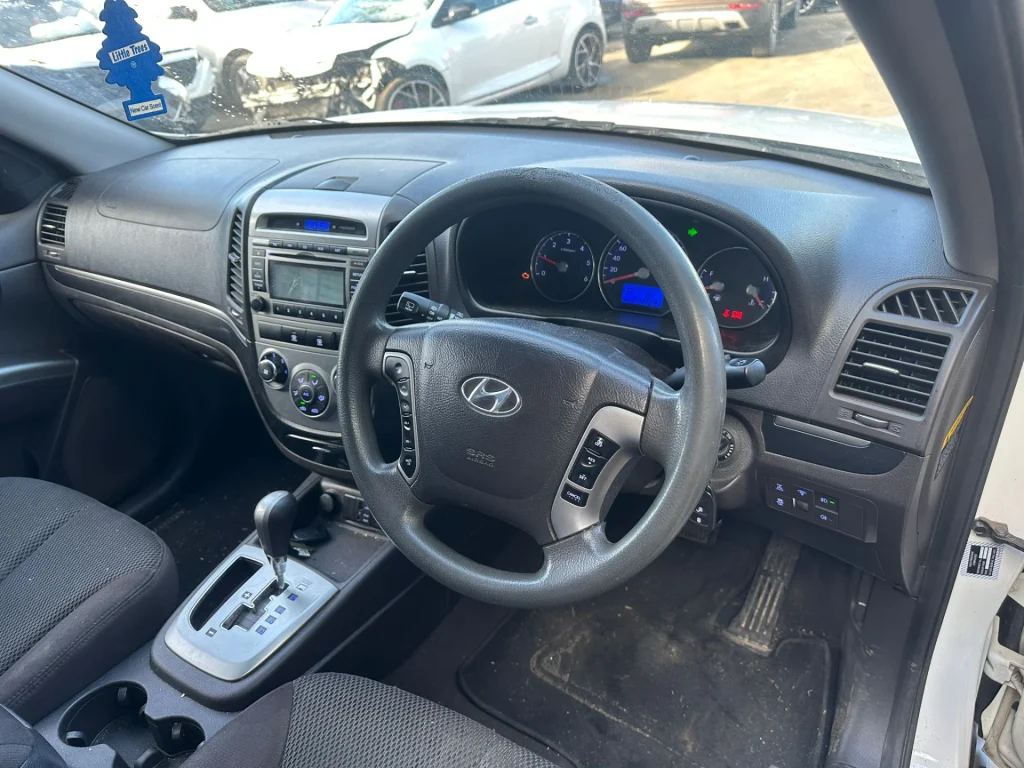 Hyundai Santa Fe 2011 White Auto Diesel