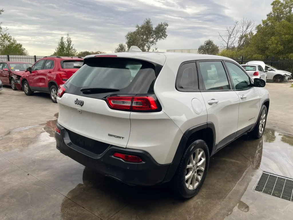 Jeep Cherokee 2014 White Auto Petrol