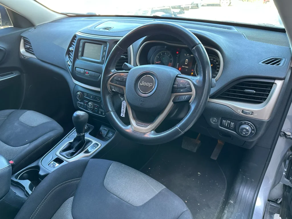 Jeep Cherokee 2014 Silver Auto Petrol