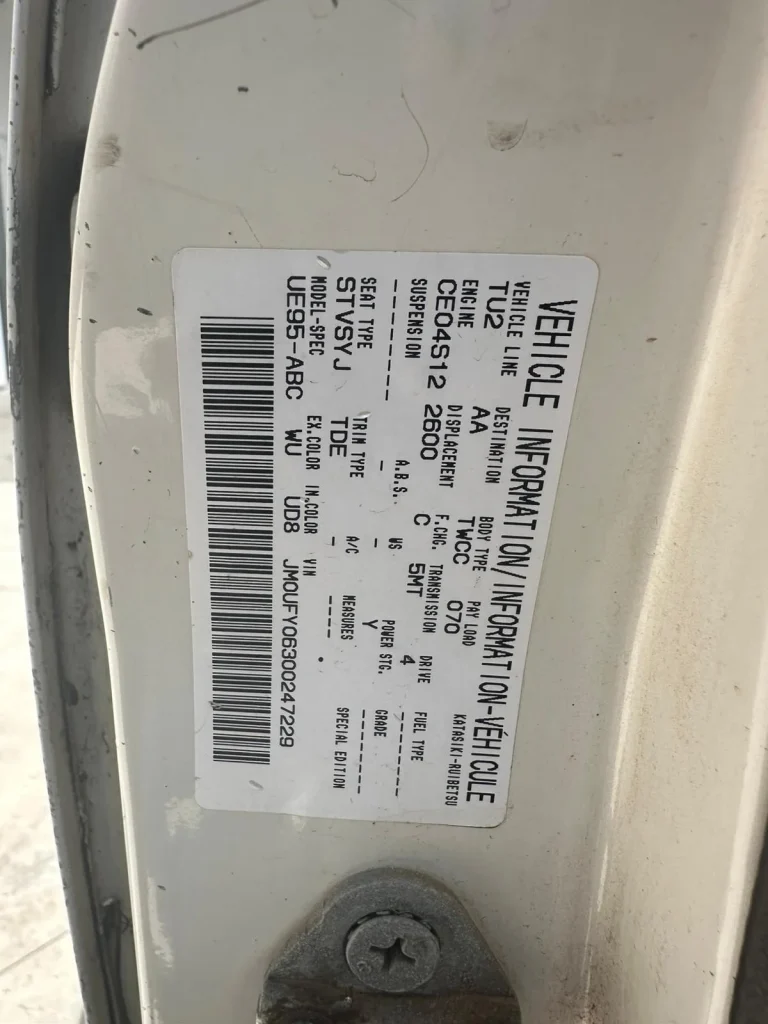 Mazda B2600 1993 White Manual Petrol