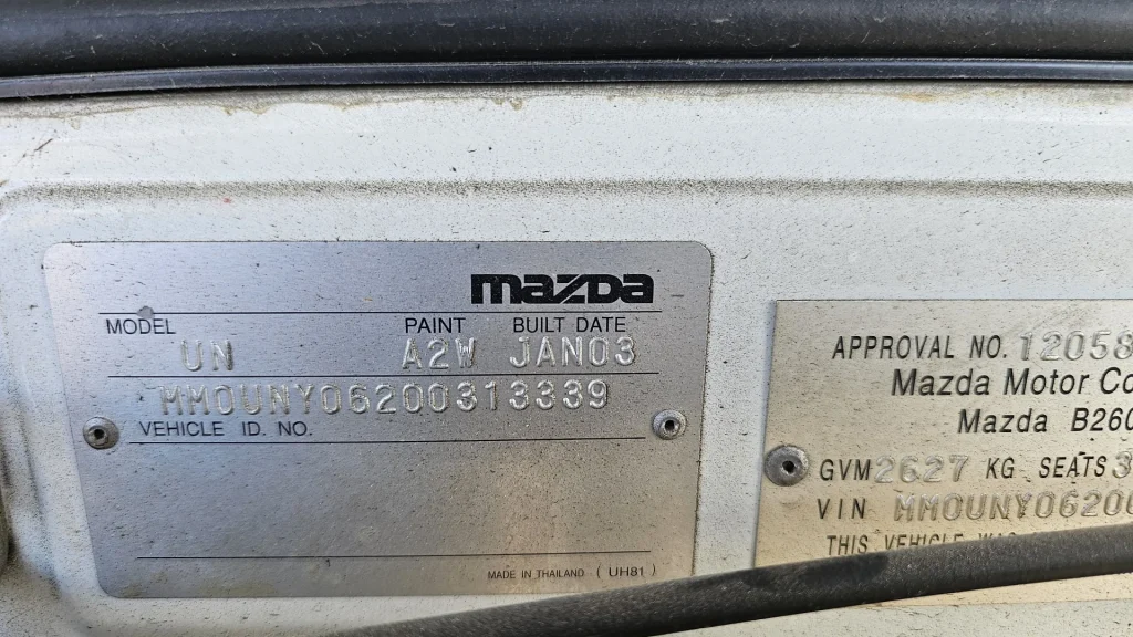 Mazda B2600 2003 White Manual Petrol