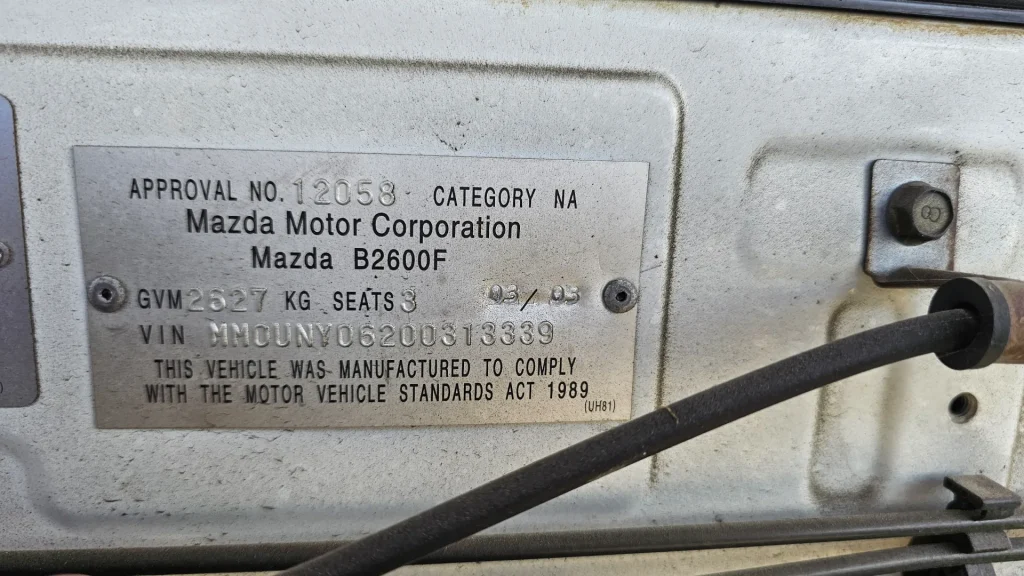 Mazda B2600 2003 White Manual Petrol