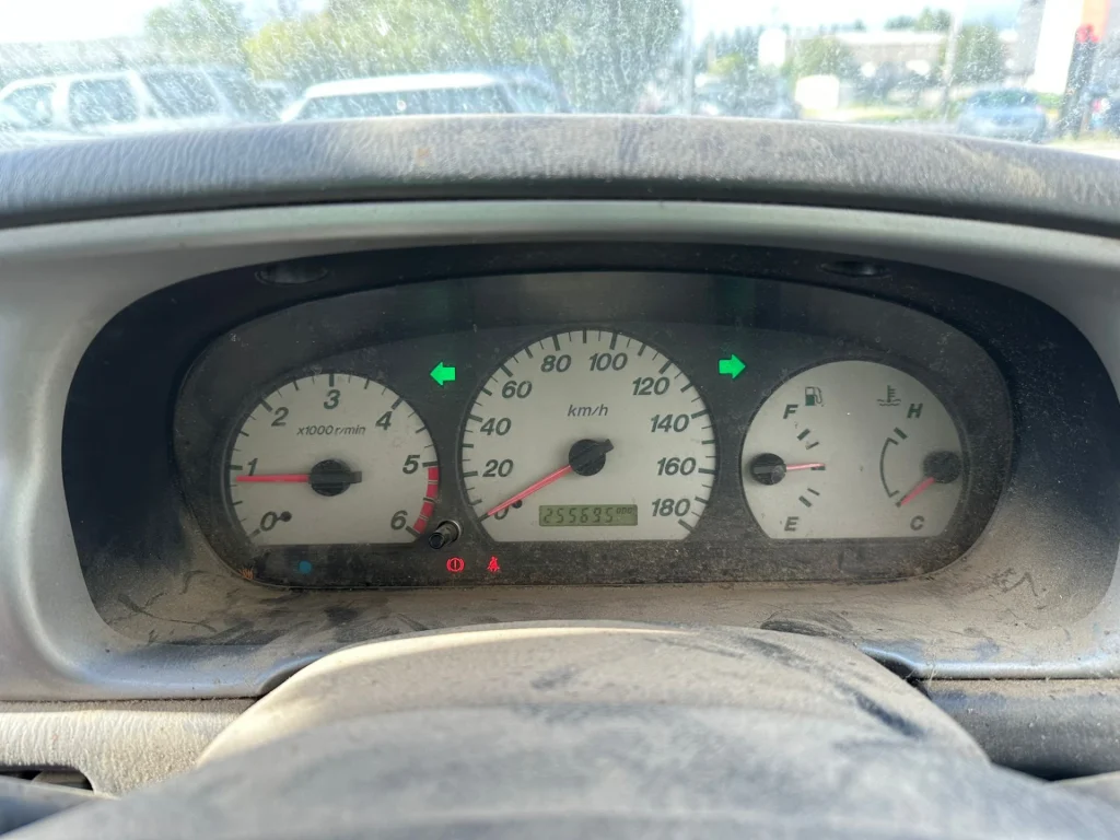 Mazda B2500 2005 White Manual Diesel