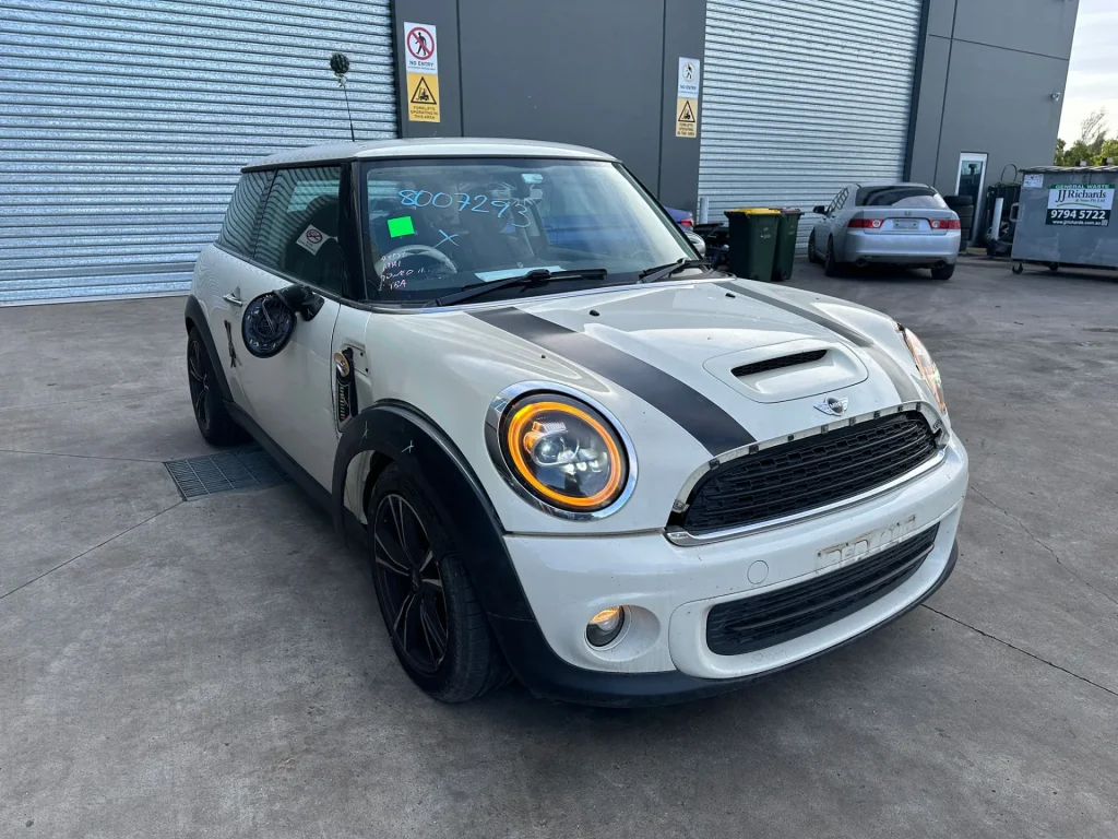 Mini Cooper 2011 White Auto Petrol