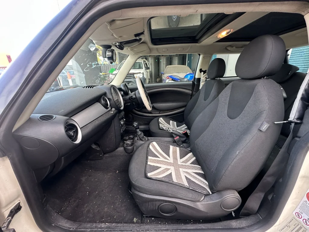 Mini Cooper 2011 White Auto Petrol