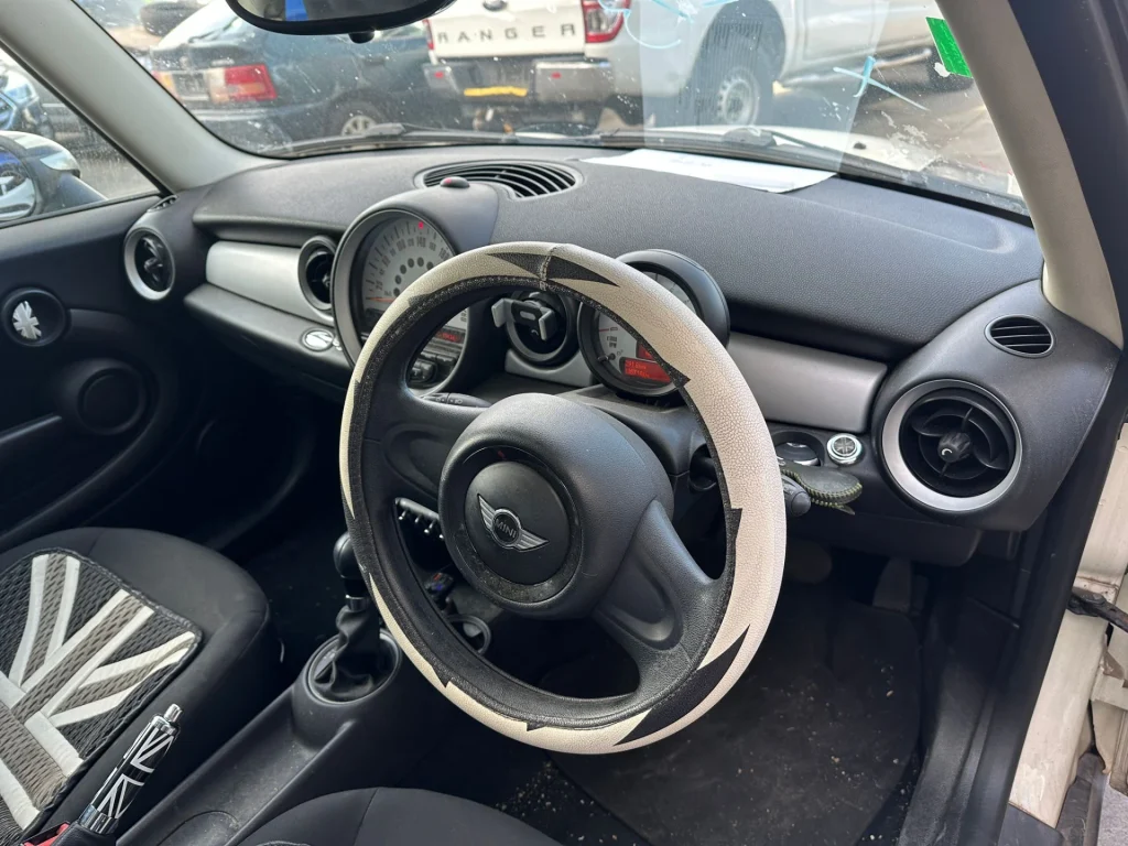 Mini Cooper 2011 White Auto Petrol