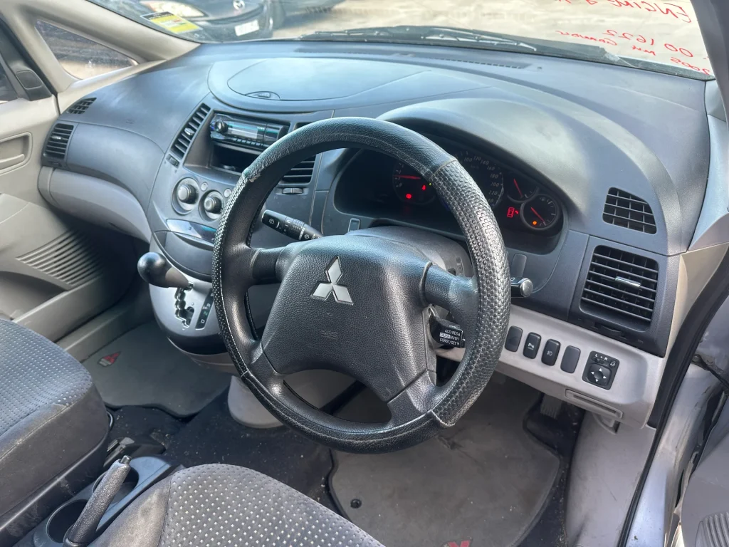Mitsubishi Grandis 2005 Silver Auto Petrol
