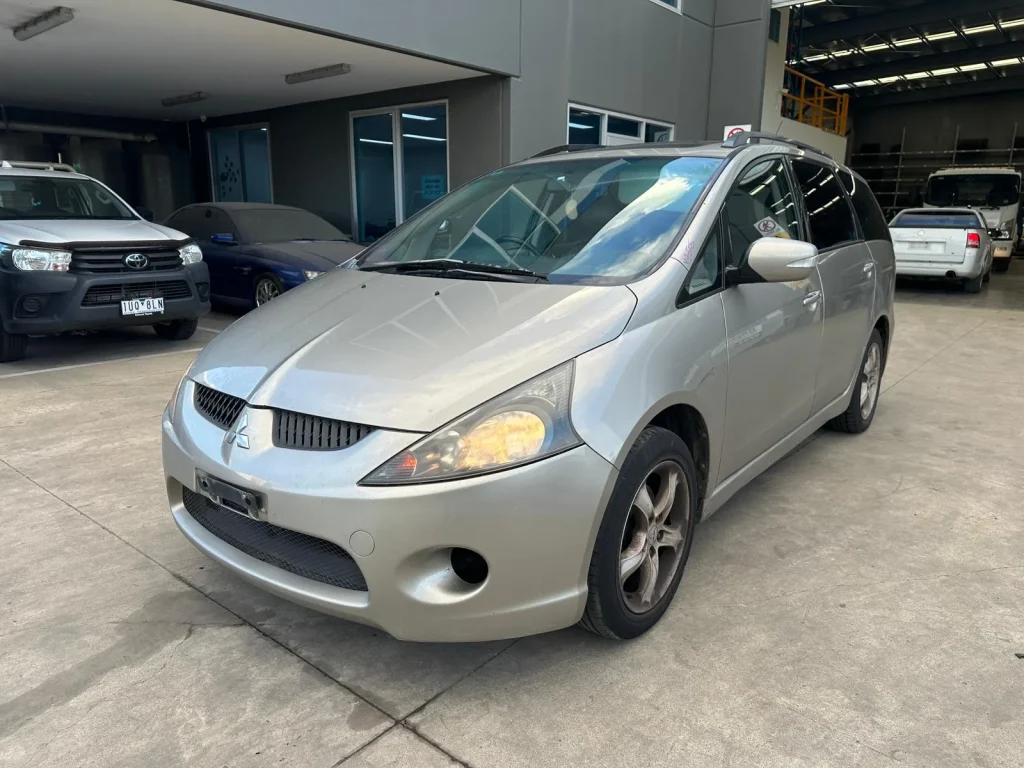 Mitsubishi Grandis 2005 Silver Auto Petrol