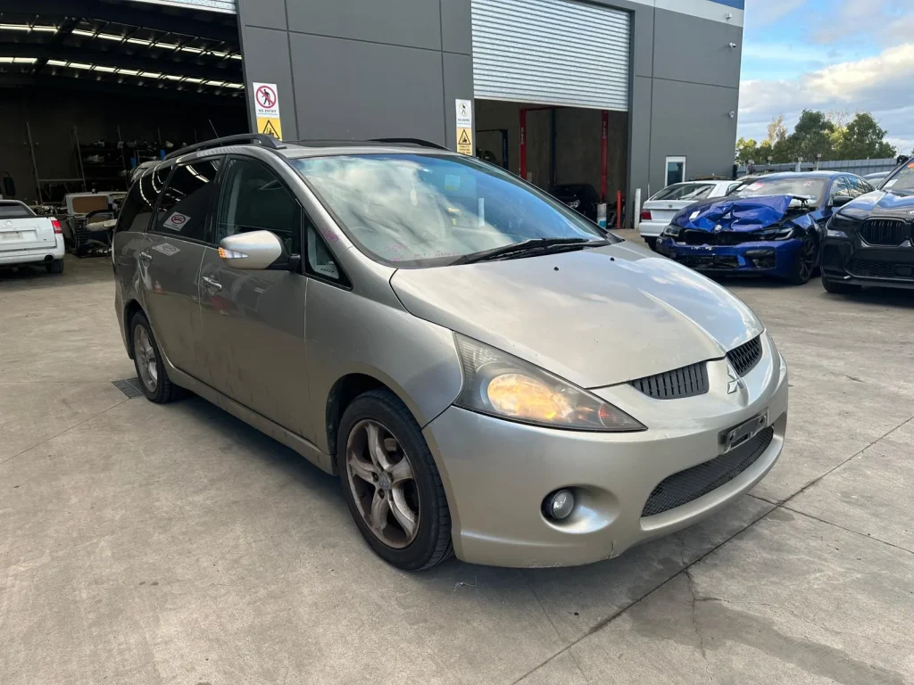Mitsubishi Grandis 2005 Silver Auto Petrol