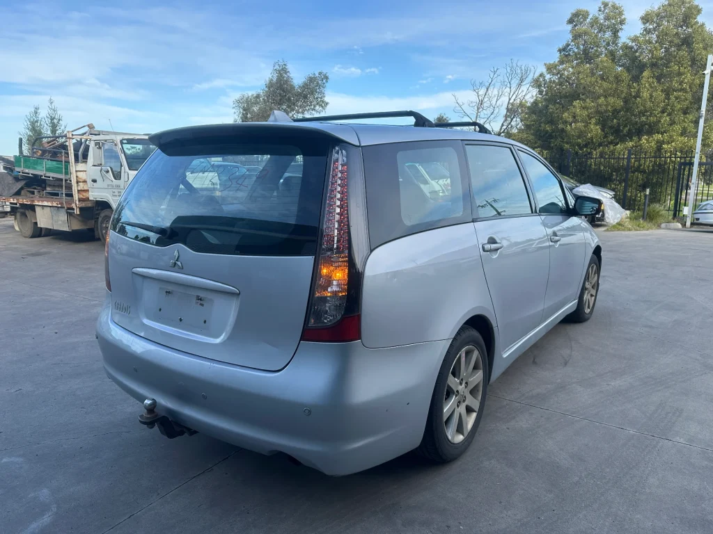 Mitsubishi Grandis 2005 Silver Auto Petrol