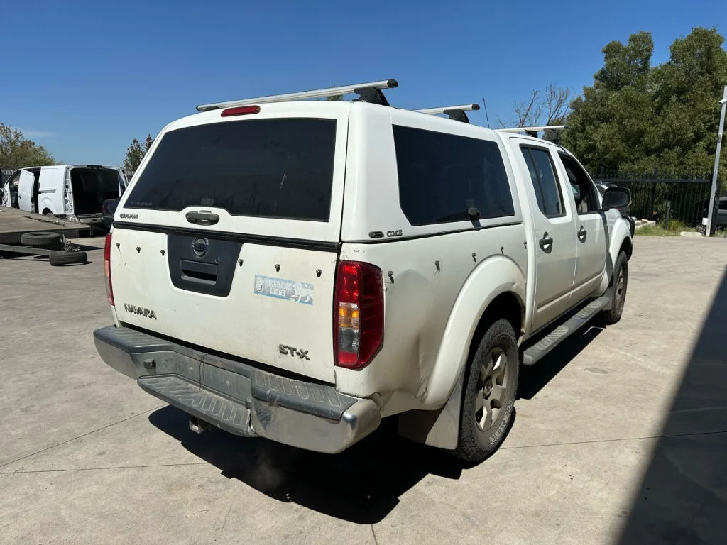 Nissan Navara 2007 White Auto White
