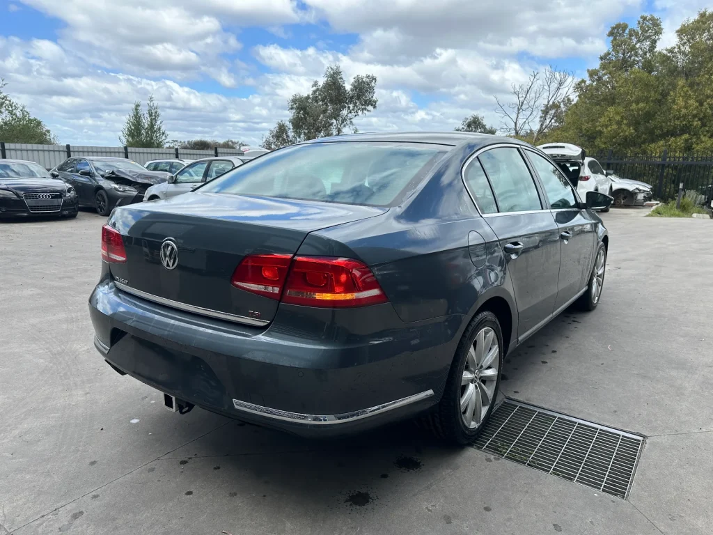 Volkswagen Passat 2013 Black Auto Petrol