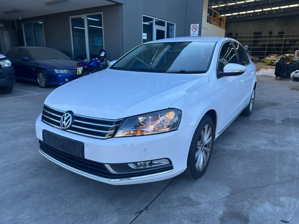 Volkswagen Passat 2014 White Auto Petrol